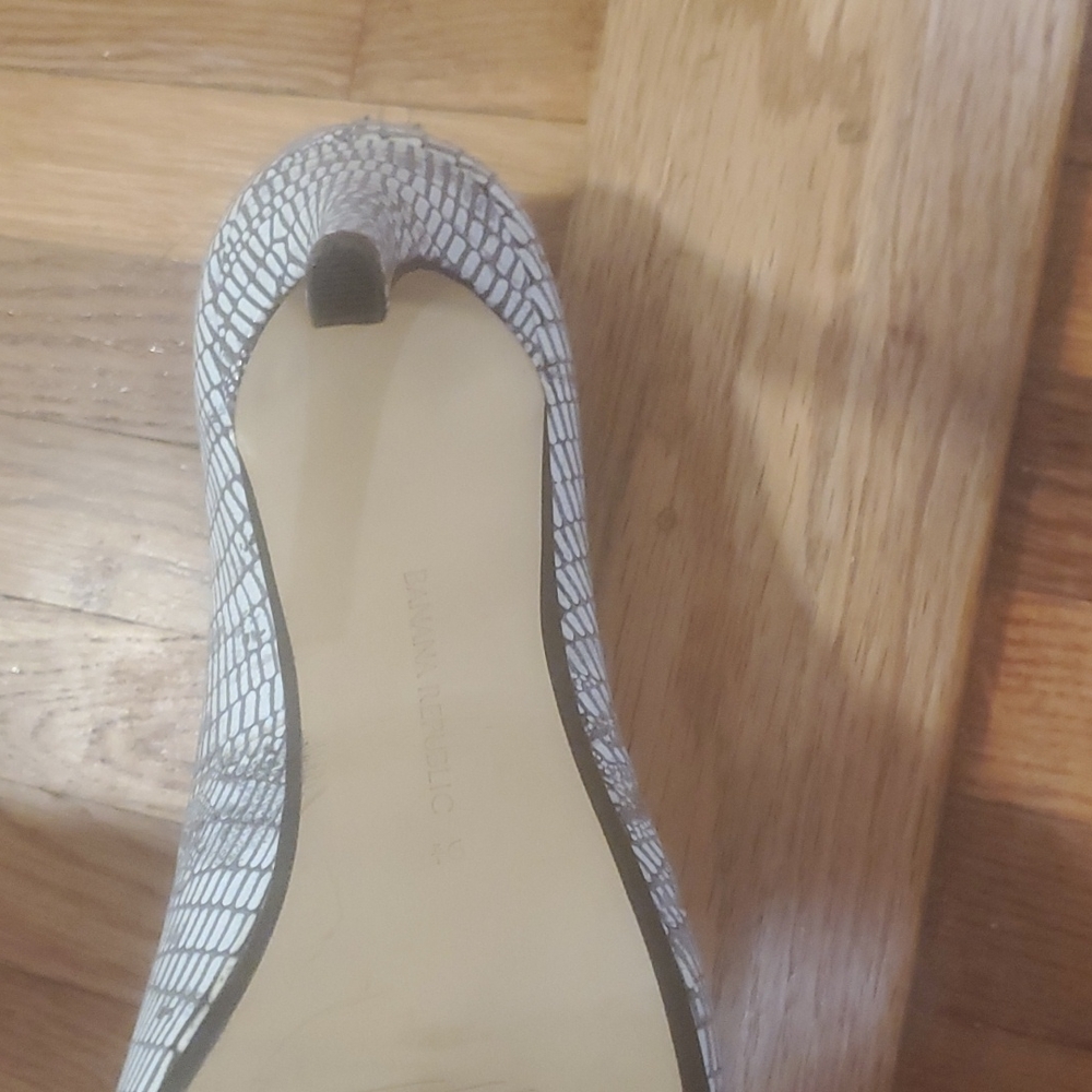 Heels - Picture 3 of 3